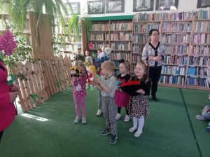 Przedszkolaki w bibliotece