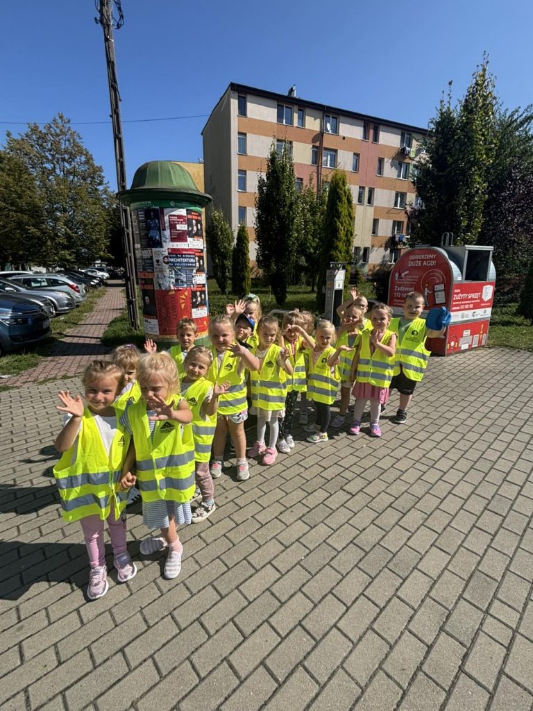 Grupa Promyczki na spacerze.